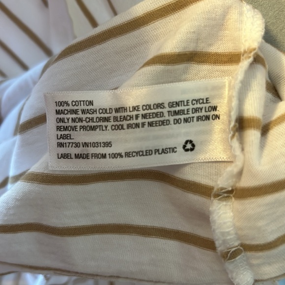 Universal Thread Tee - Picture 4 of 4